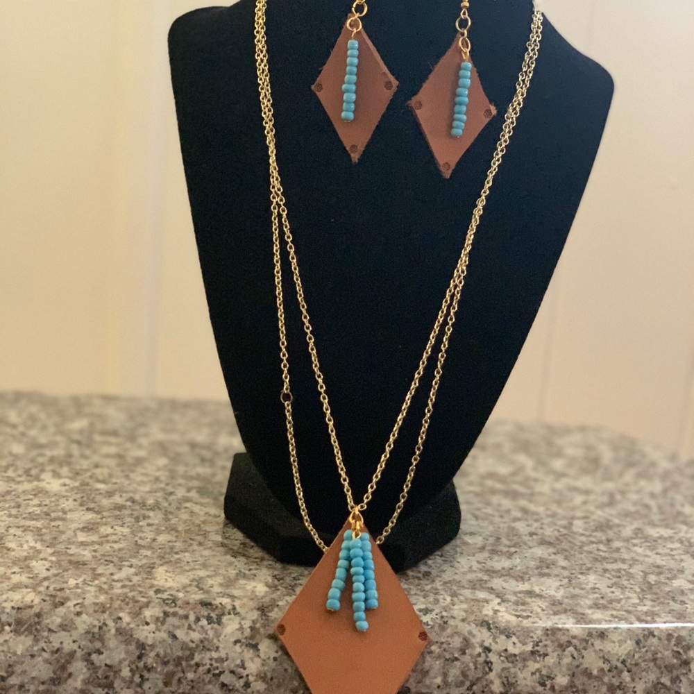 Jewelry Set - Picture 2 of 5